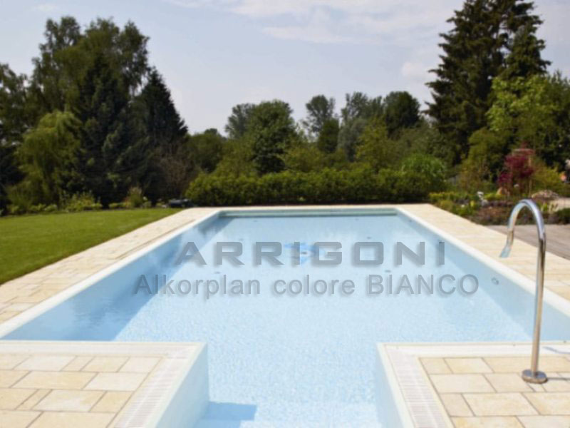 Piscina con membrana in PVC di colore  bianco